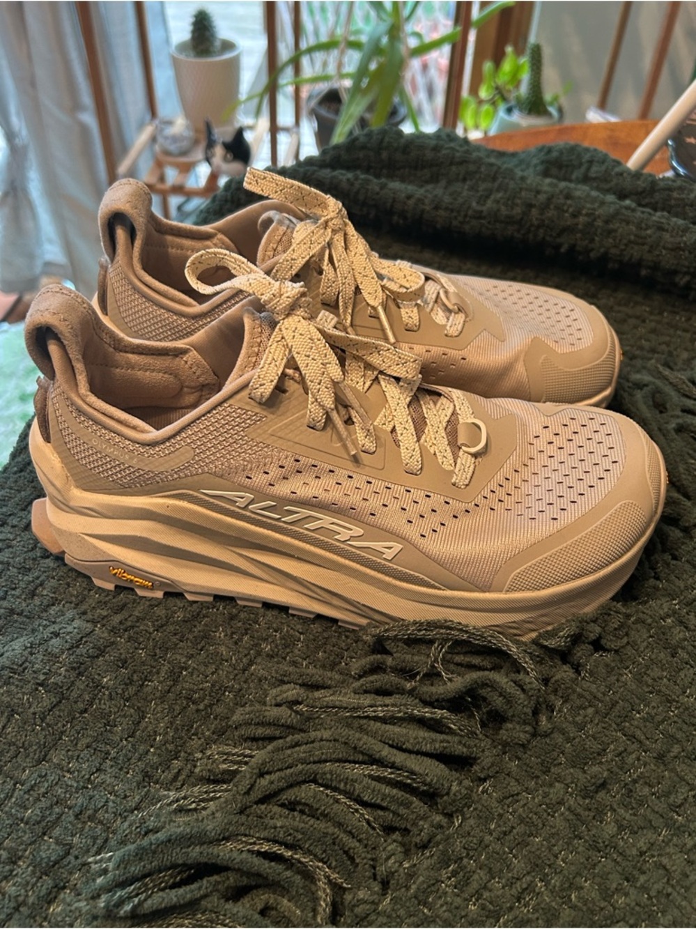 Like NEW Altra Olympus 6